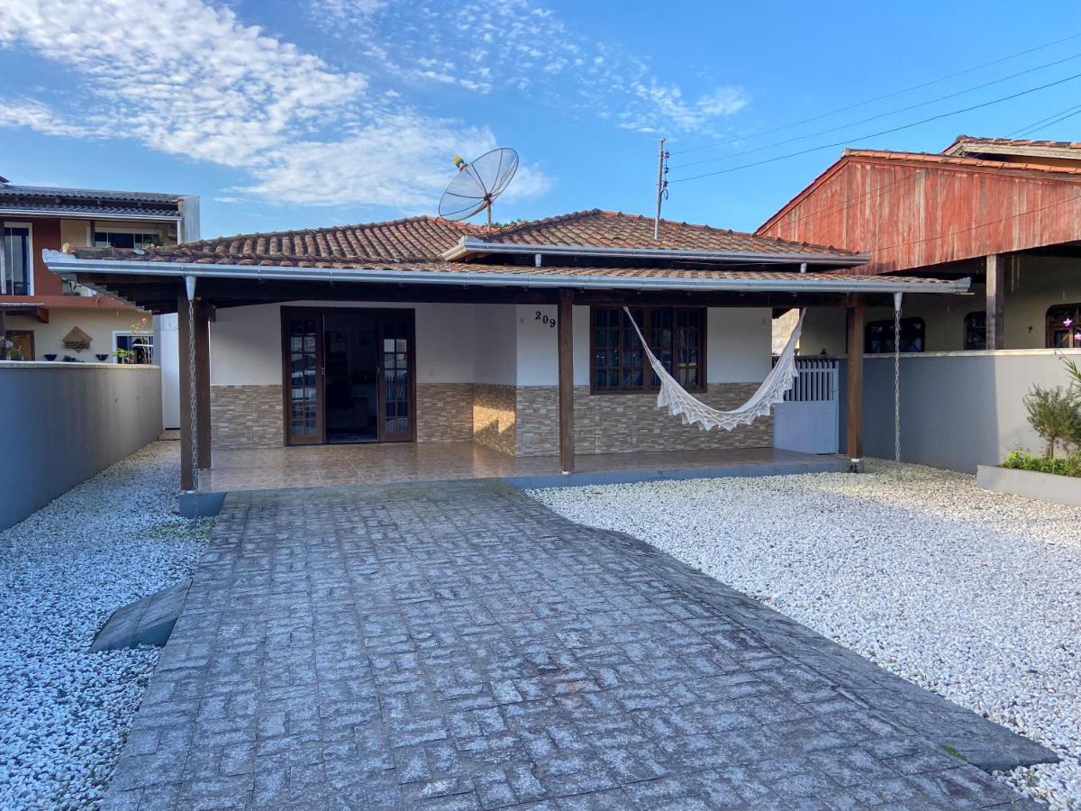 Sua Casa De Ferias 5 Minutos A Pe Do Beto Carrero! Villa Penha  Bagian luar foto